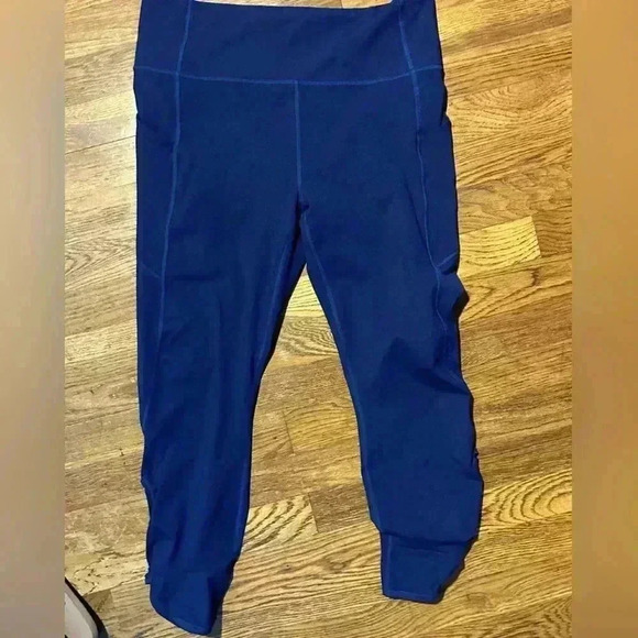 Fableticsโ PureLuxe High Waisted Navy Blue Crop Leggings, XL - Picture 1 of 9